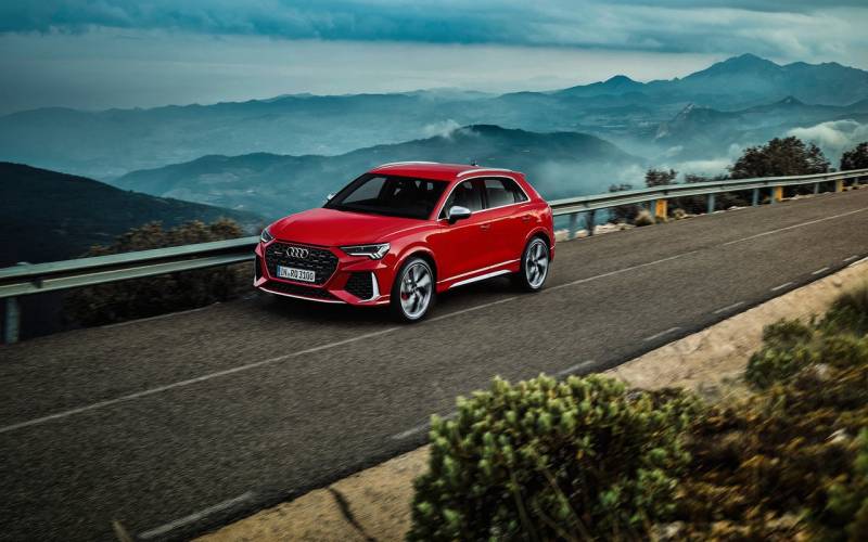 Comparison Audi RS Q3 2020 vs Porsche Macan GTS 2020 SUV Drive
